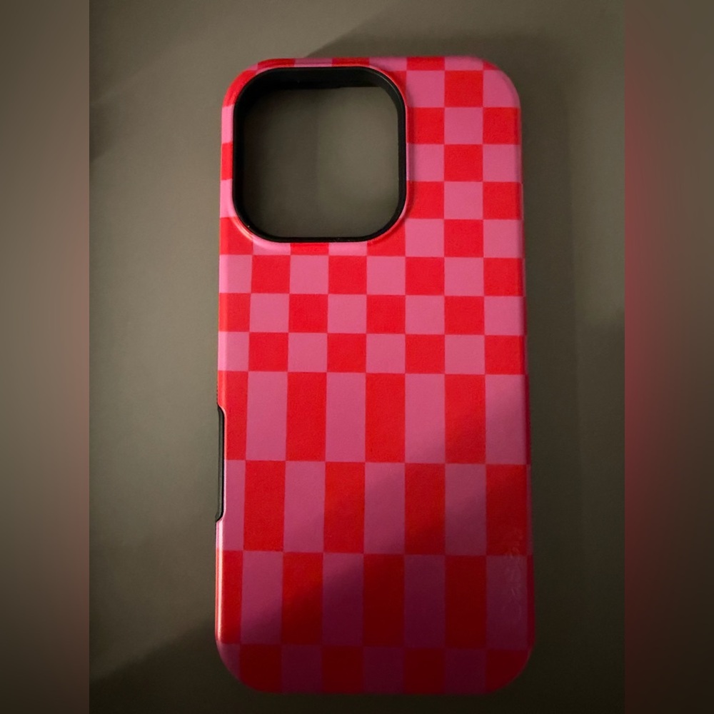 New Casely Red and Pink Checkered Phone Case iphone 16 pro